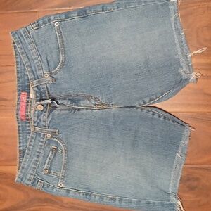 519 low flare Levi blue jean shorts